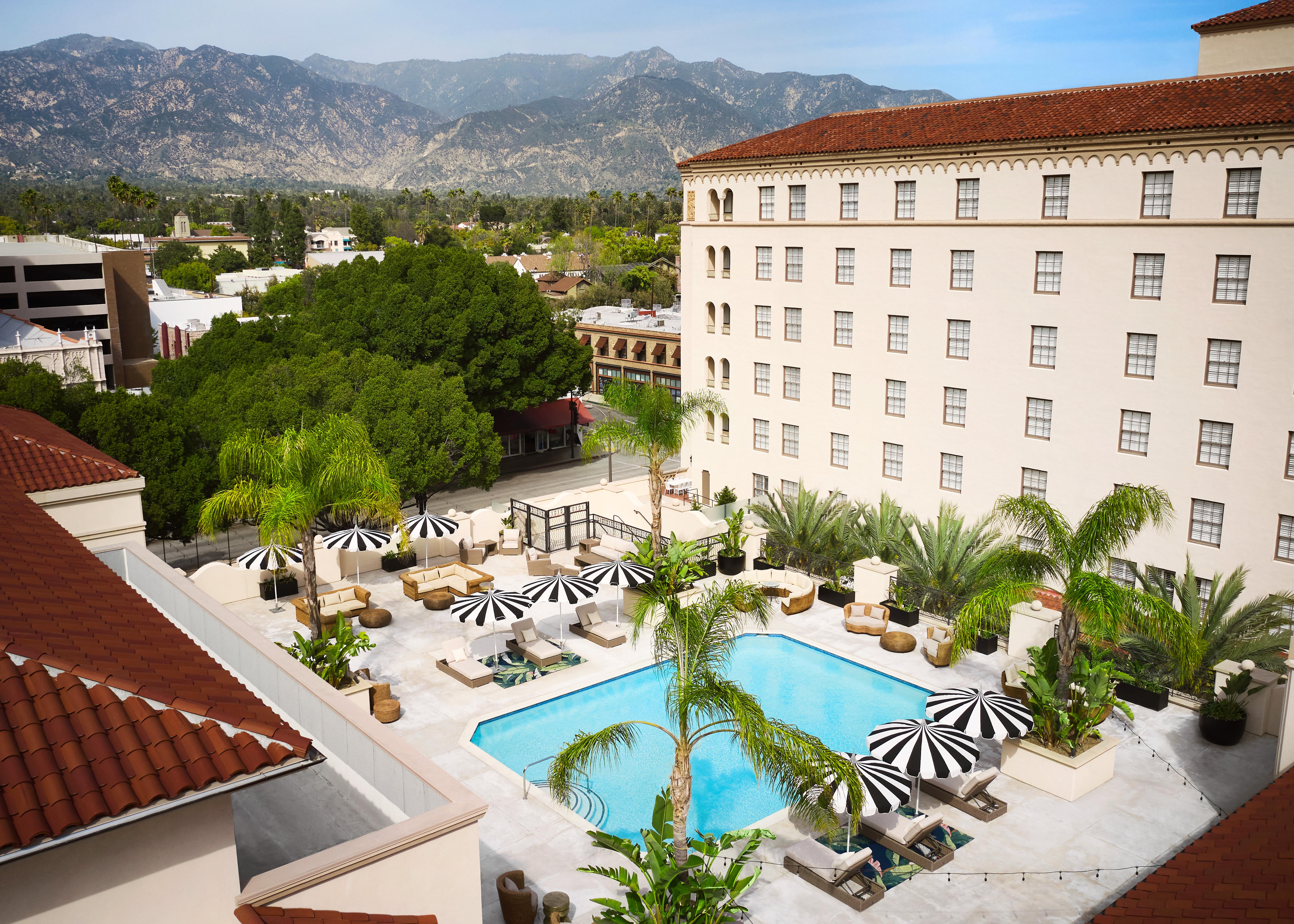 Pasadena Hotel & Pool Exterior photo