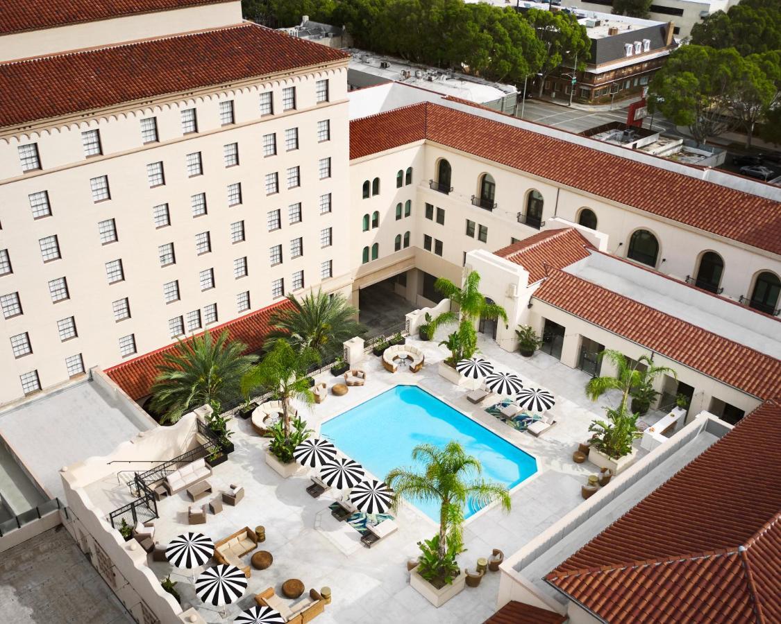 Pasadena Hotel & Pool Exterior photo